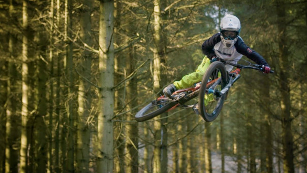 Dirt a BMX bicykle Karbón 