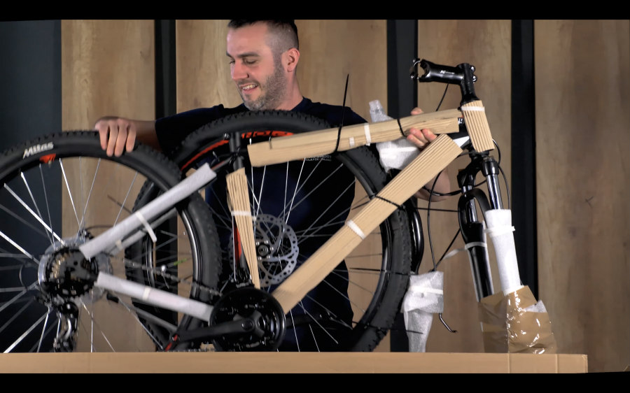 Rozbalenie doručeného bicykla